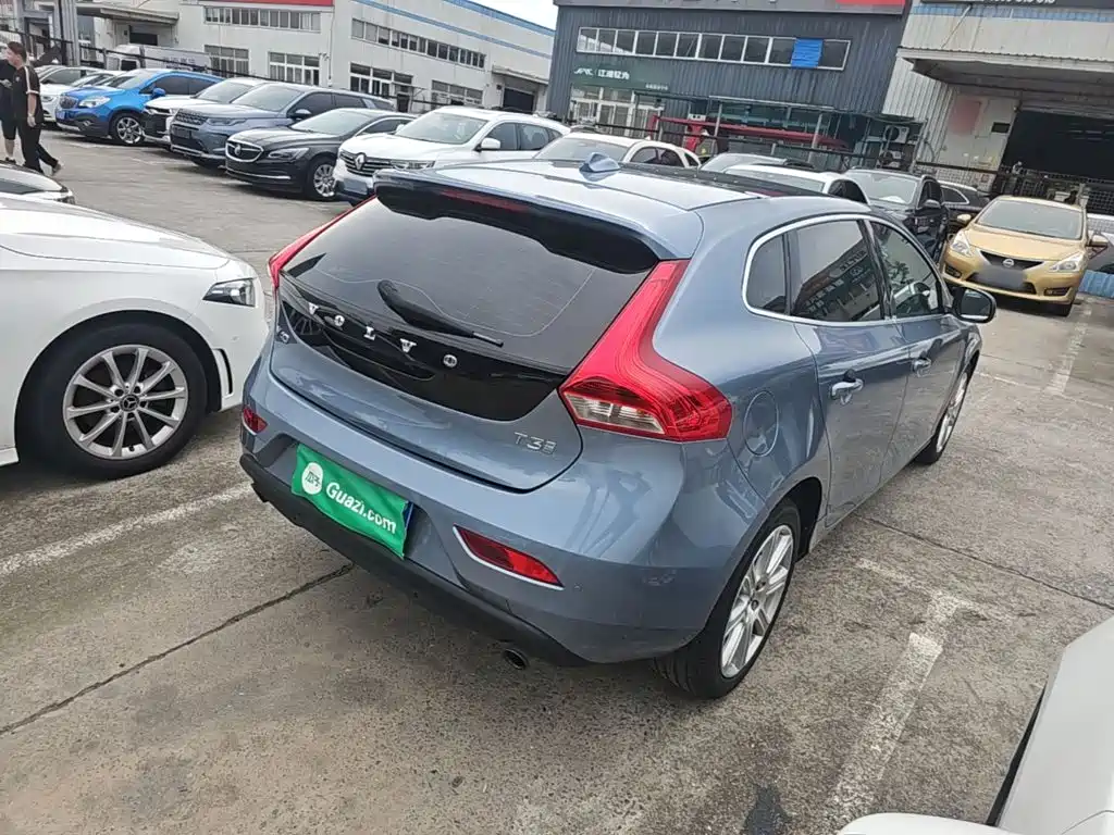 Фото 7 - Volvo V40