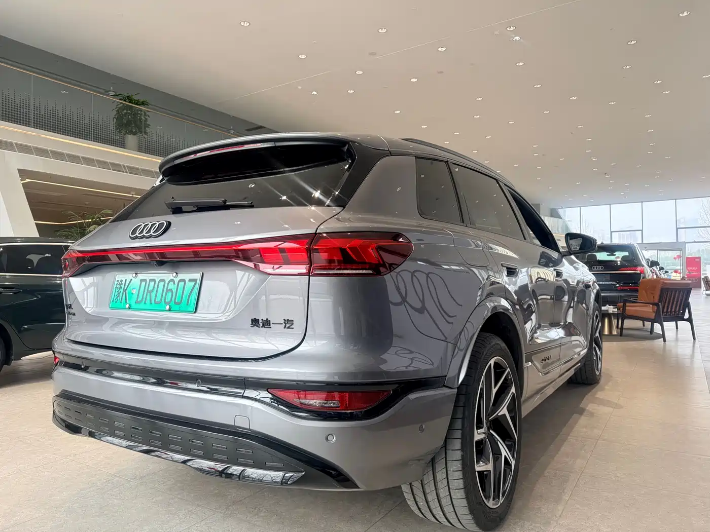 AUDI Q6L E TRON