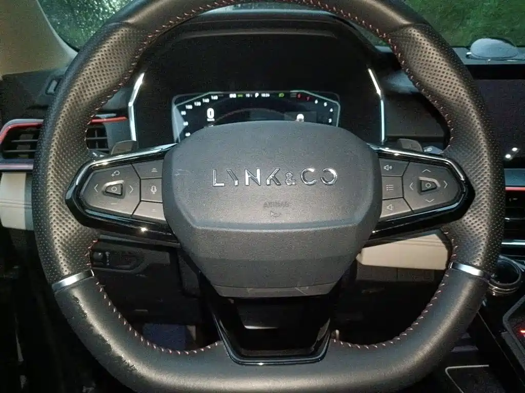 Lynk & Co 06 2020 1.5T Halo фото 3