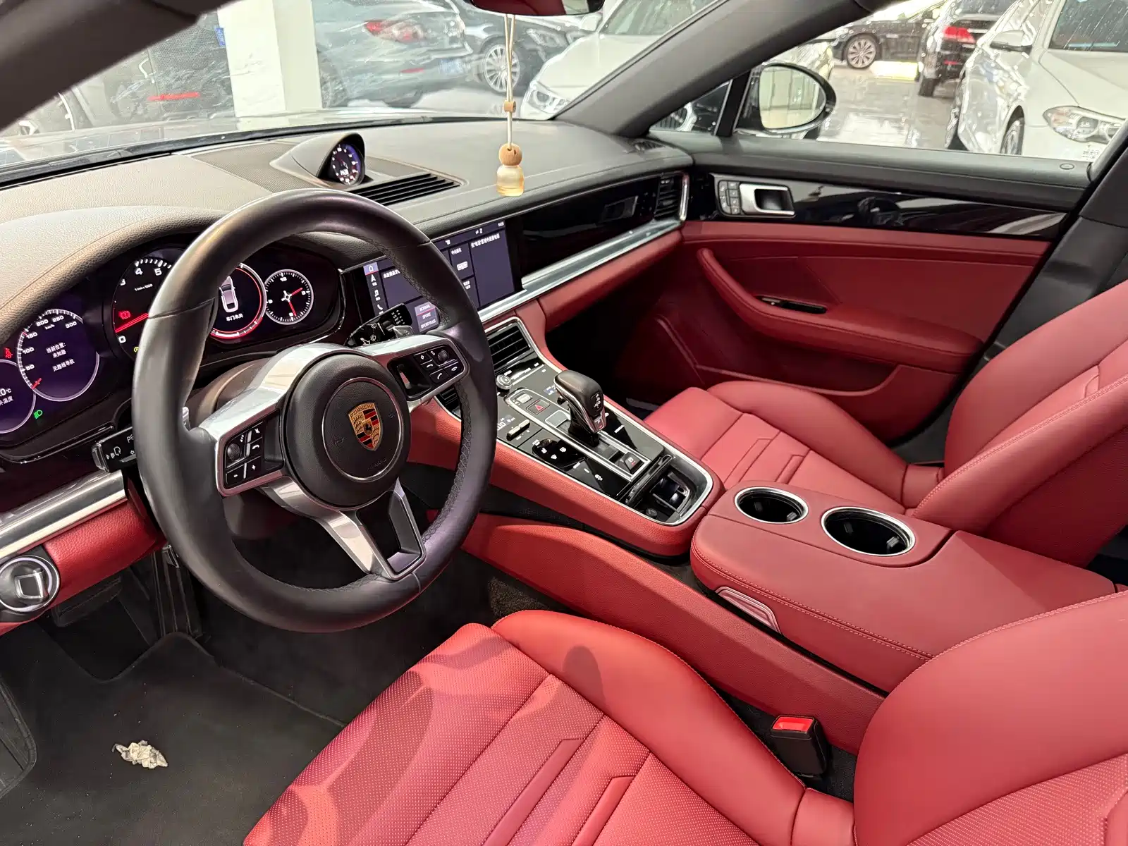 صورة 12 - Porsche Panamera