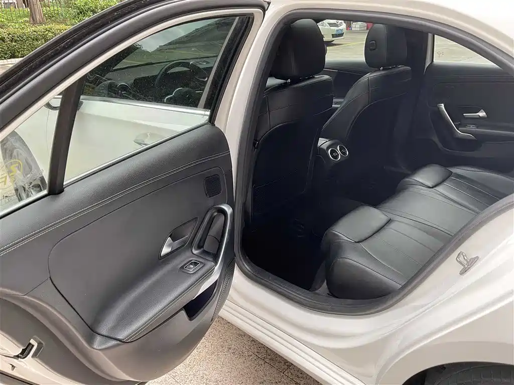 Mercedes-Benz A-Class 2020 A 200 L Sport Sedan фото 8