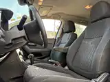 Photo 10 - Chevrolet Trax