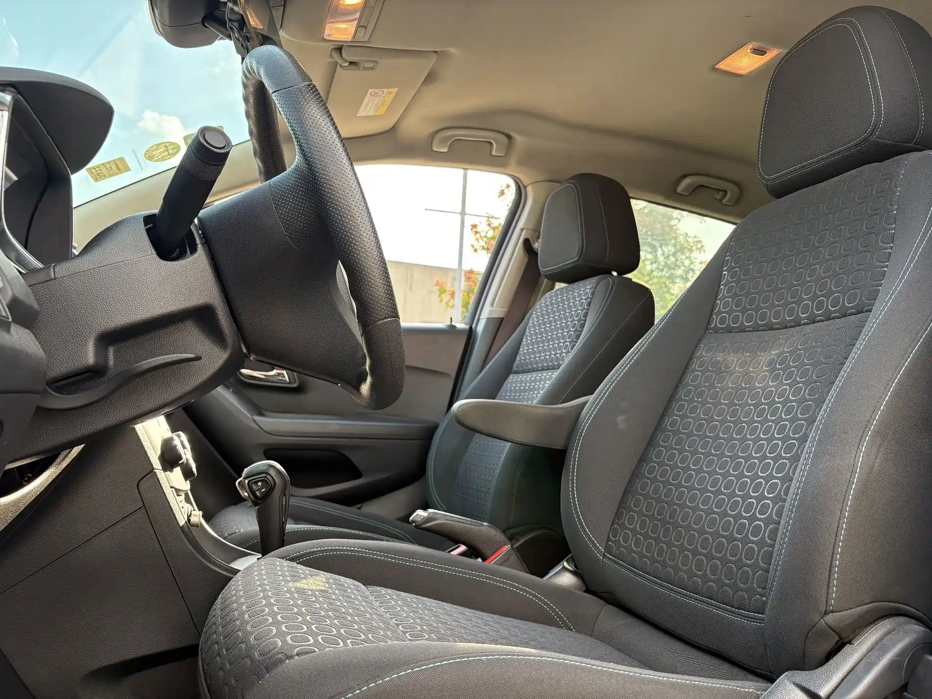Photo 10 - Chevrolet Trax
