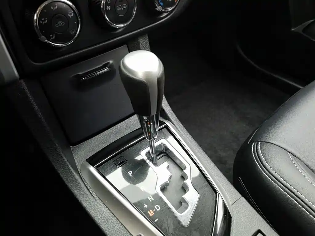 Toyota Corolla 2017 Facelift 1.2T S-CVT GL фото 13