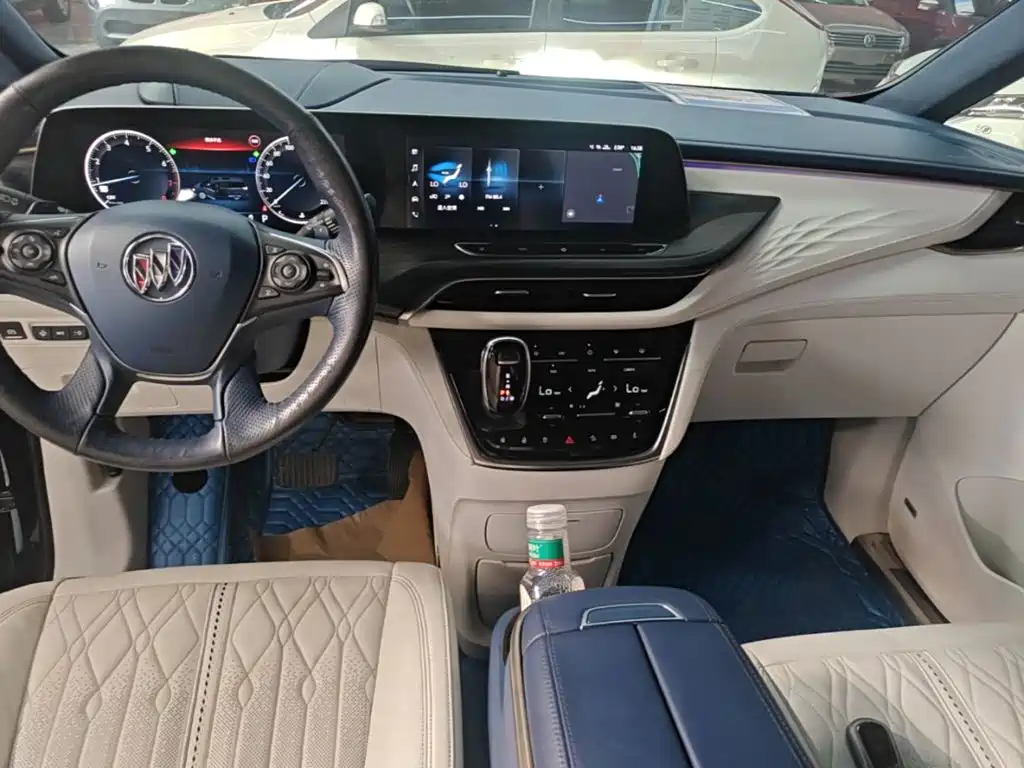 Фото 14 - Buick GL8