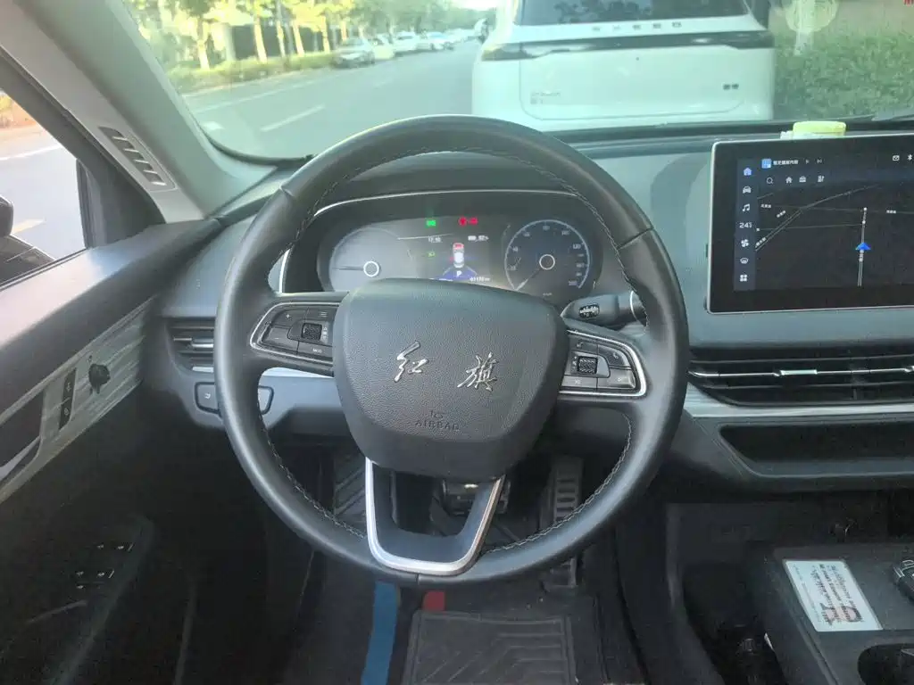 Photo 11 - Hongqi E-QM5