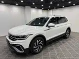 Photo 3 - Volkswagen Tiguan L