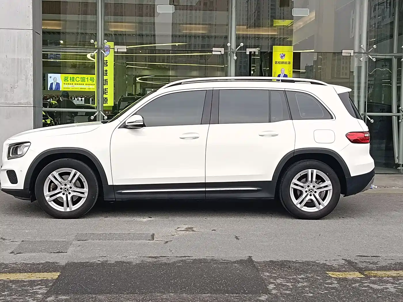 MERCEDES-BENZ GLB