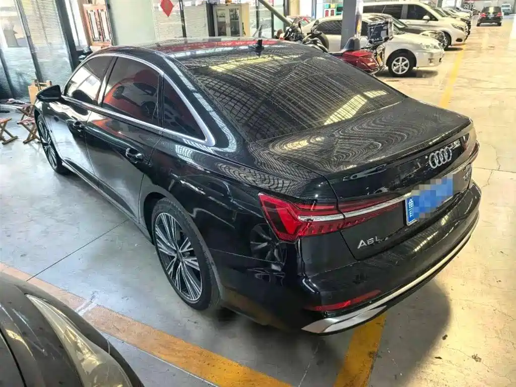Audi A6L 2023 45 TFSI Premium Selection Elegance фото 6