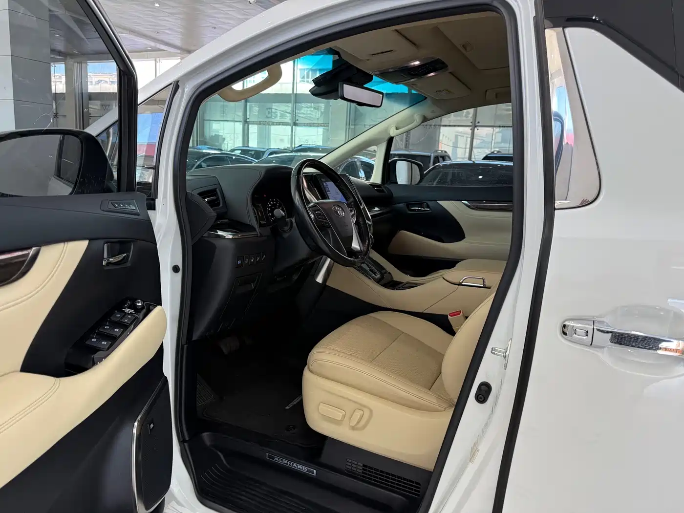Toyota Alphard 2021 Hybrid 2.5L Premium фото 7