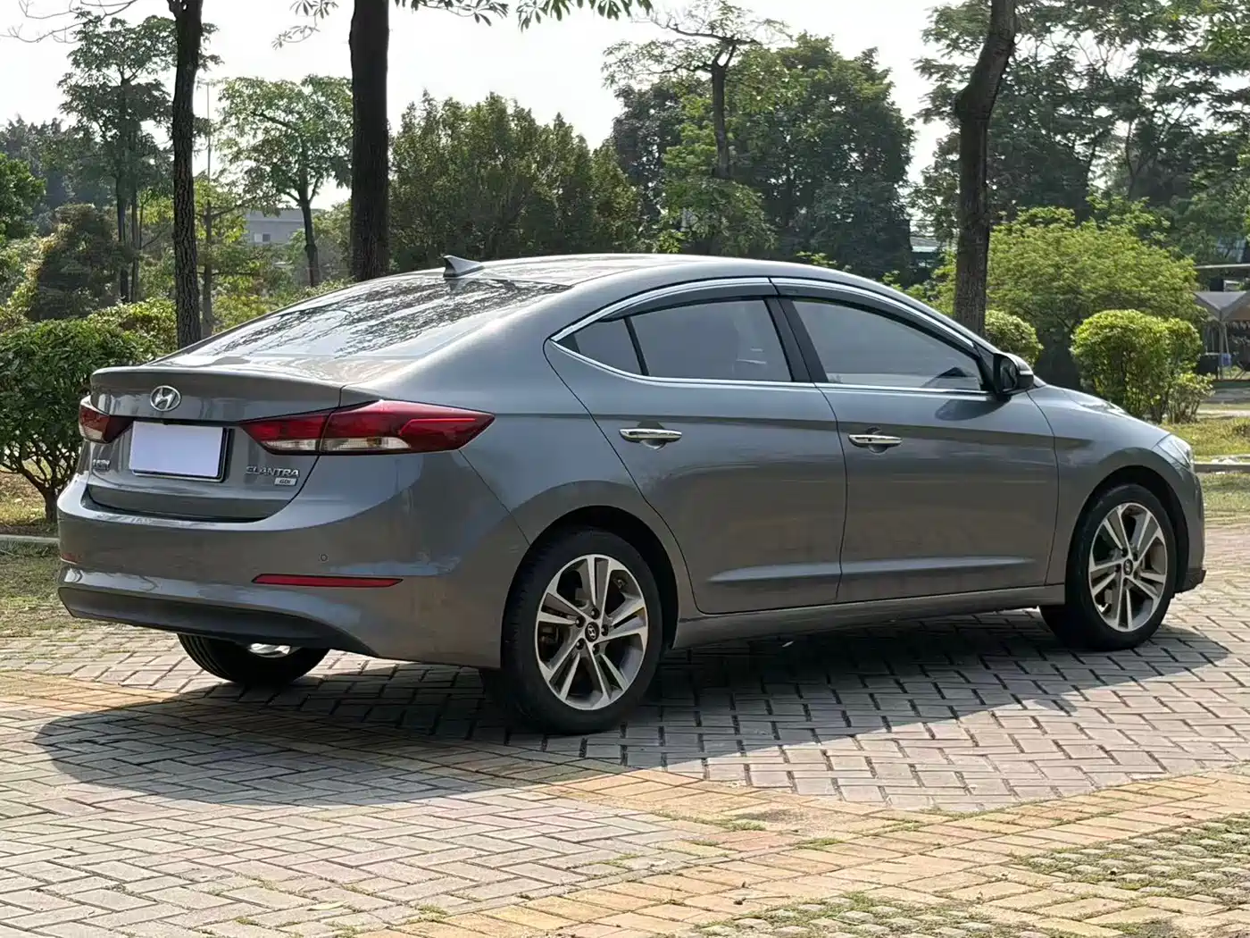 Hyundai Elantra 2018 1.6L Automatic 15th Anniversary Special Edition фото 5