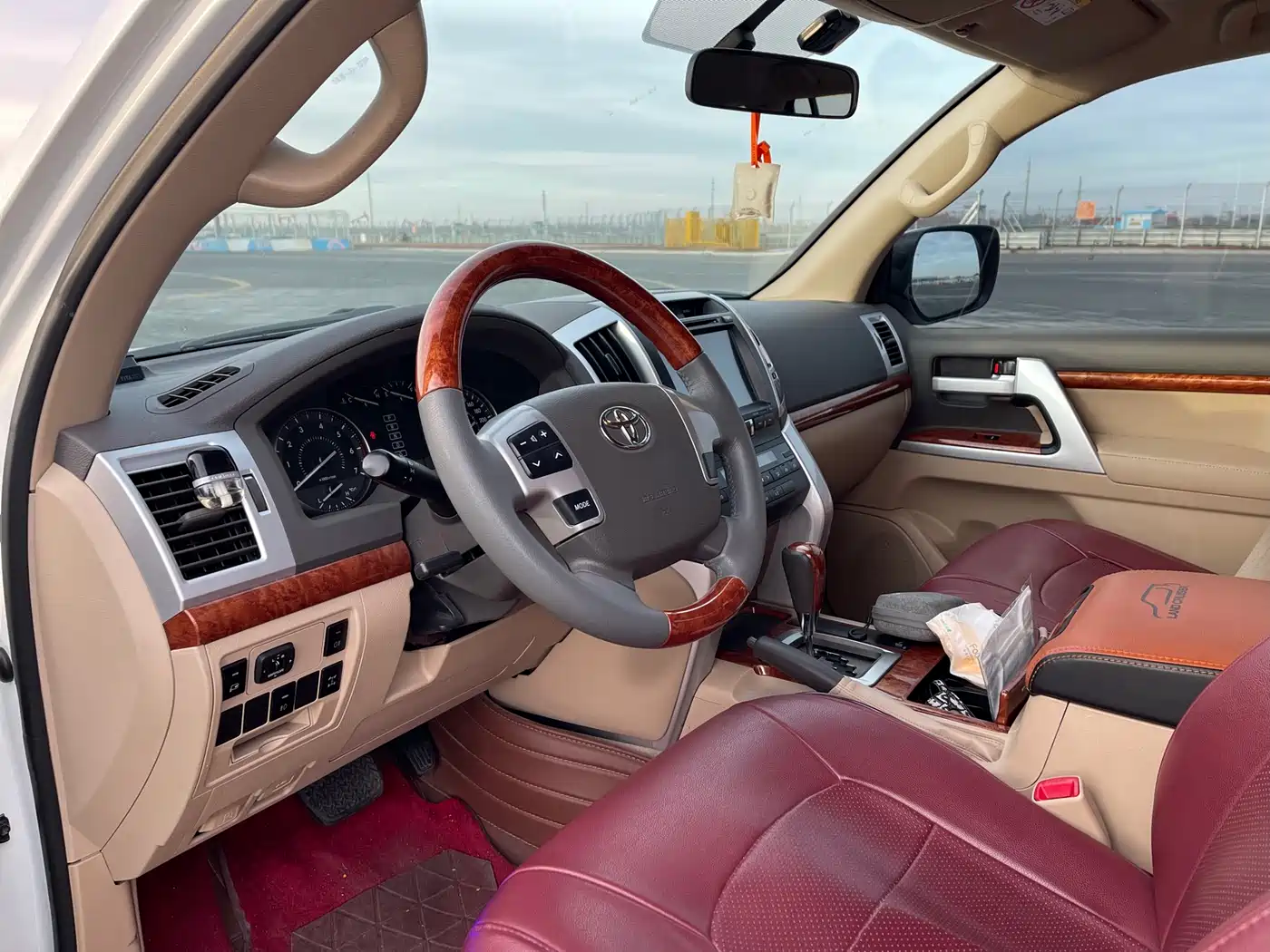 Toyota Land Cruiser (Import) 2015 4.0L V6 Middle East Limited Edition фото 8