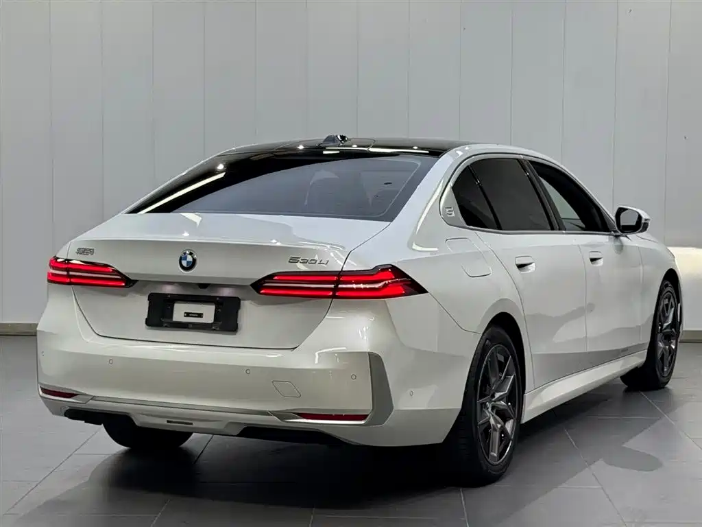 BMW 5 Series 2024 530Li Leading Model Luxury Package фото 14
