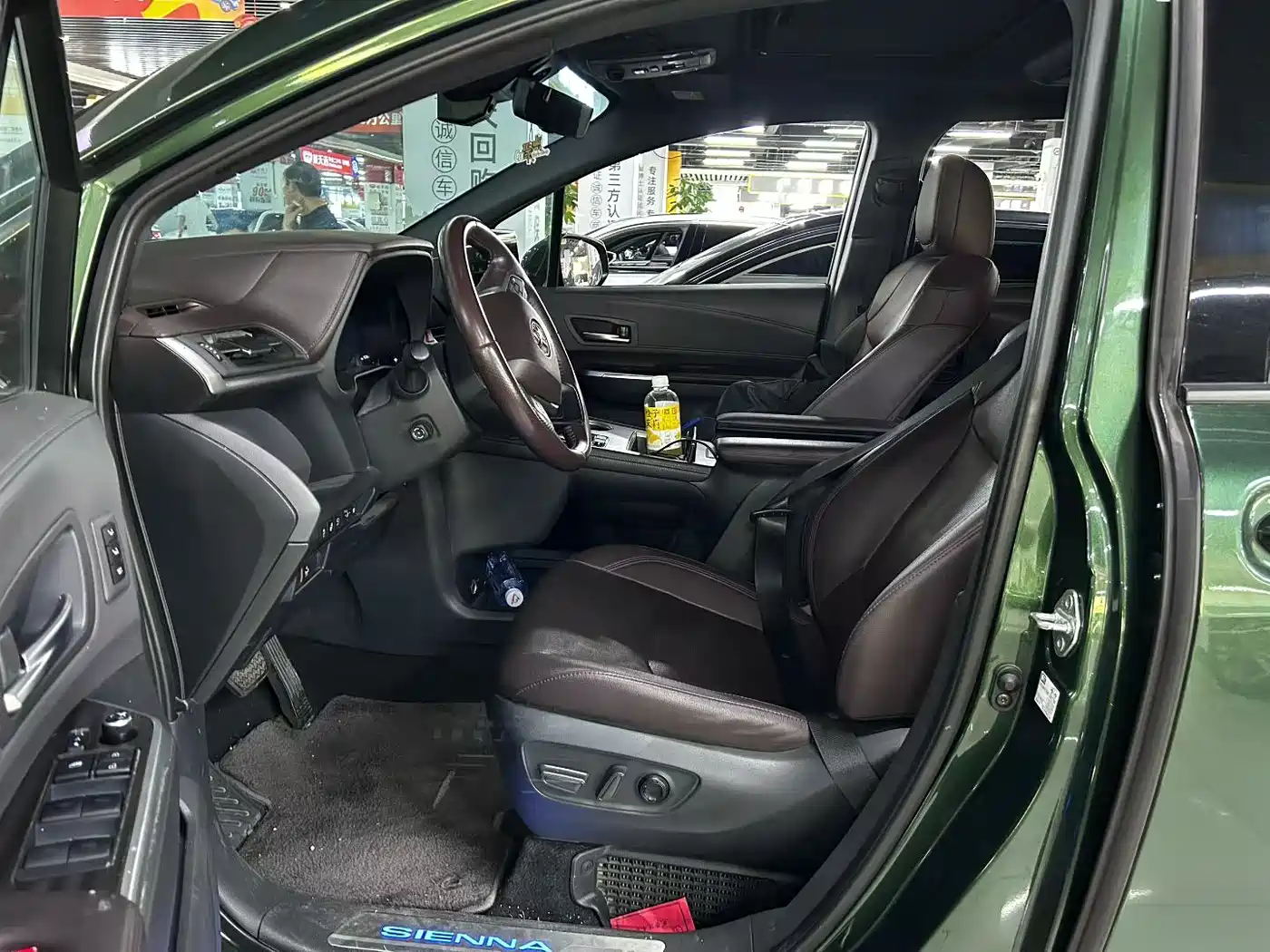 Toyota Sienna 2021 2.5L Hybrid Platinum Edition фото 15