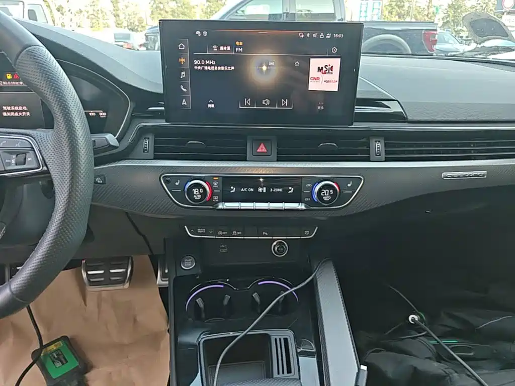 Фото 13 - Audi A4L