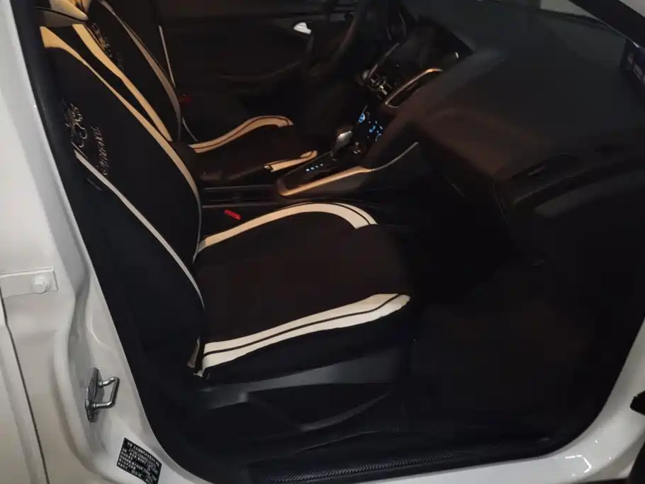 Ford Focus 2019 2018 Hatchback Classic 1.6L Automatic Comfort Smart Edition