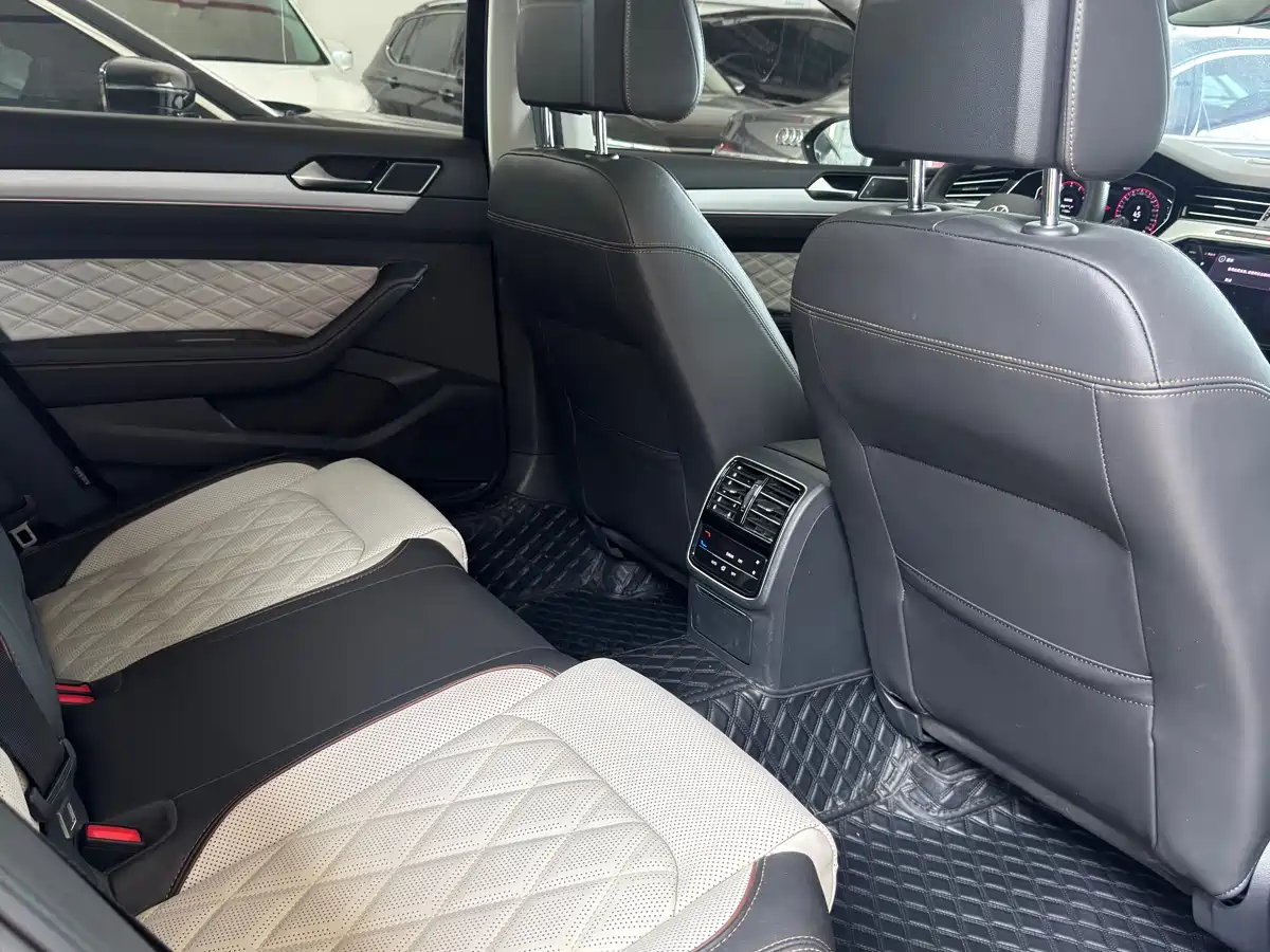 Volkswagen Magotan 2023 Model 2 Million Commemorative Edition 330TSI DSG Luxury фото 8