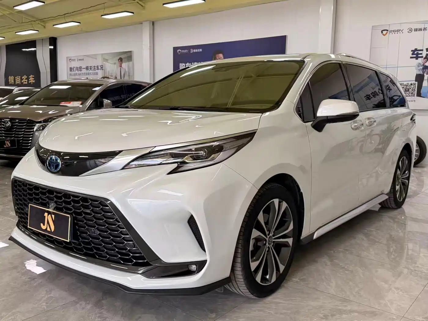 Toyota Granvia 2024 2.5L Hybrid Premium PLUS фото 2