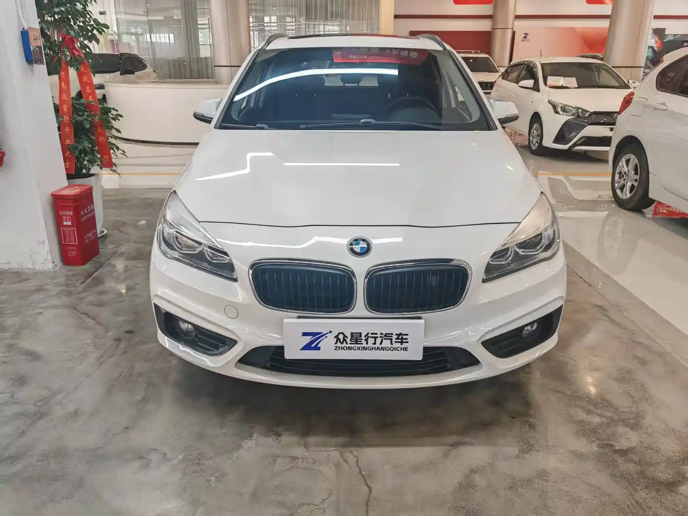 BMW 2 Series Touring 2016 218i Leading фото 2