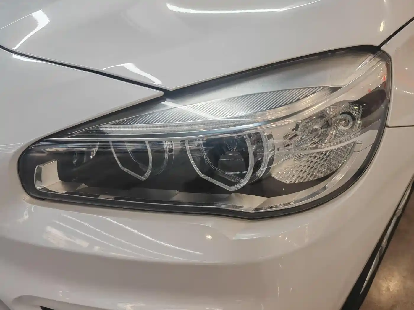 BMW 2 Series Touring 2016 218i Leading фото 15