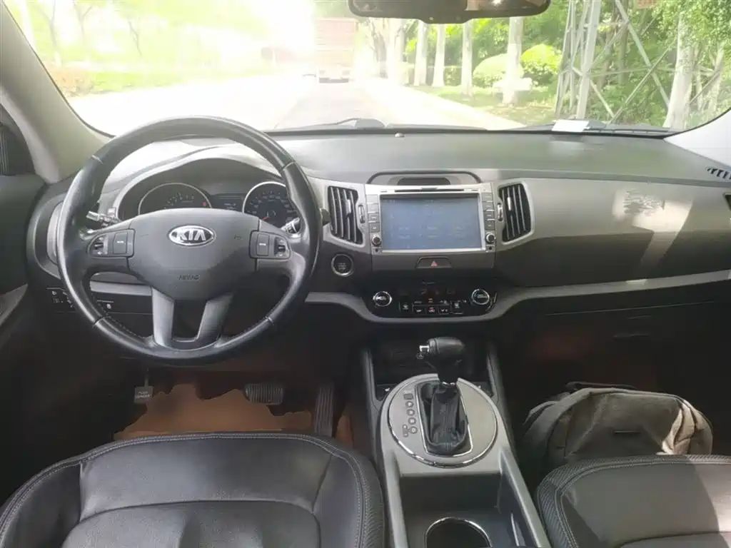 Kia Sportage 2015 2.0L Automatic 2WD DLX фото 10
