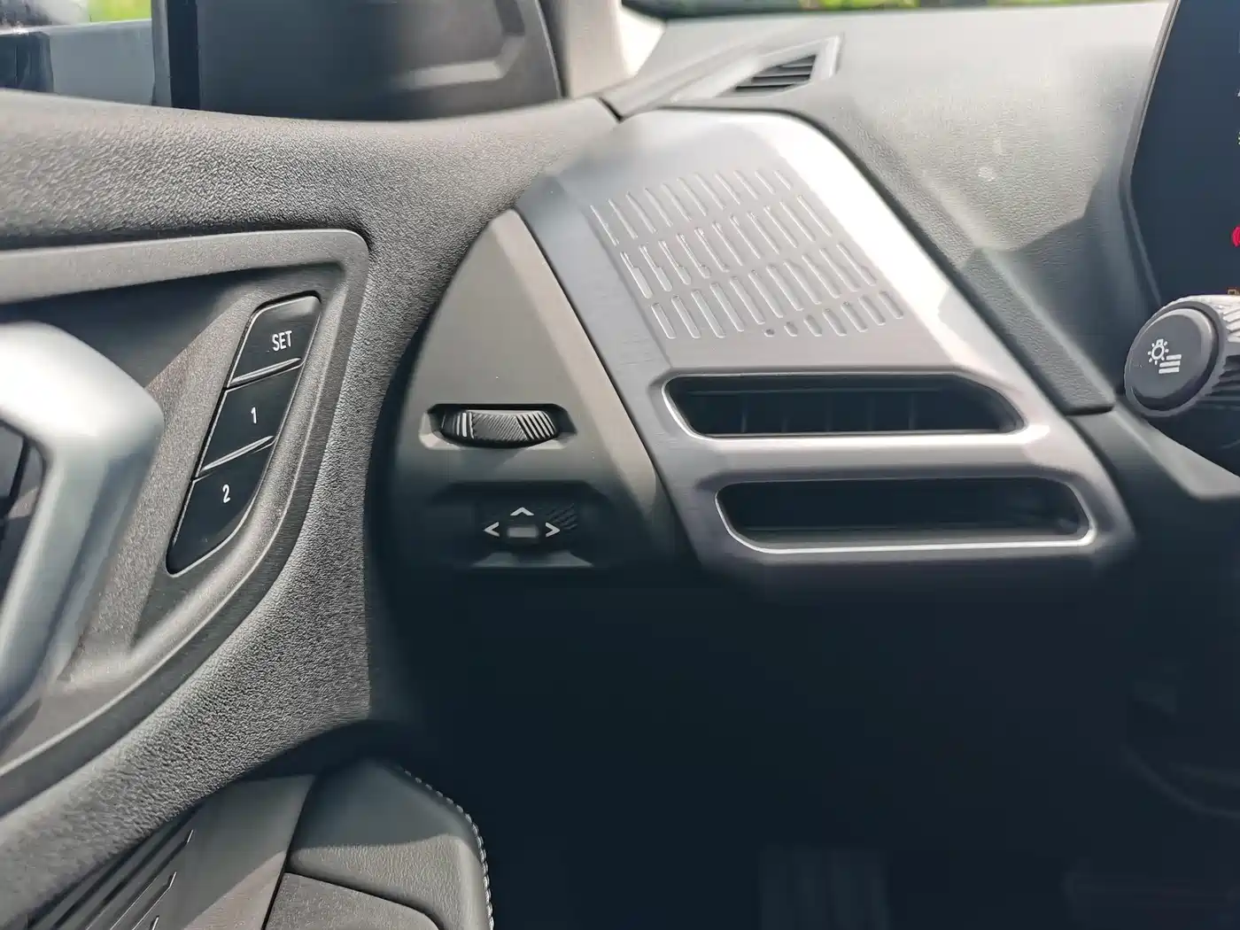 BMW 2 Series 2025 225L M Sport Package фото 18