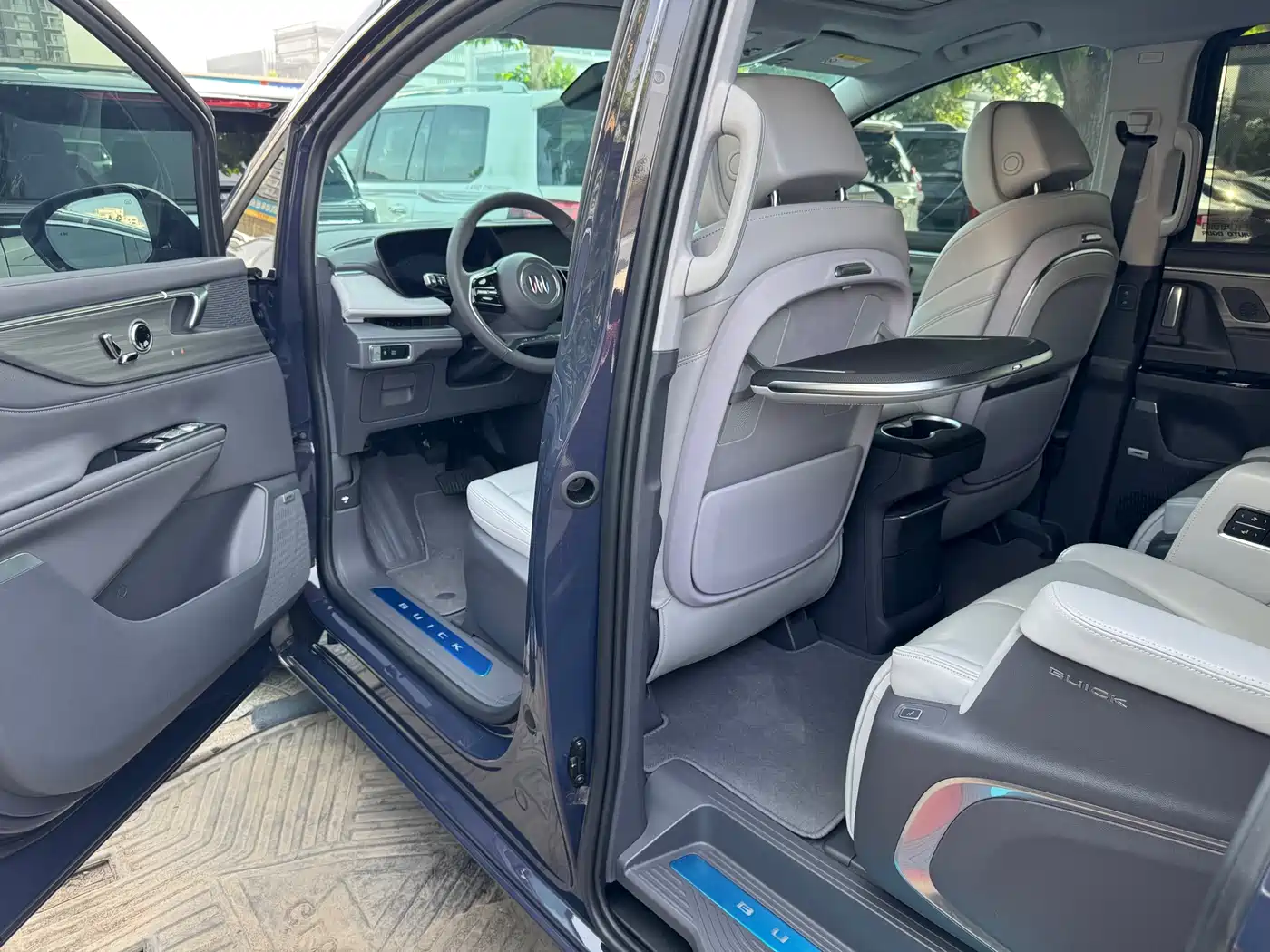 Buick GL8 2025 Land Honor Premium Edition фото 9