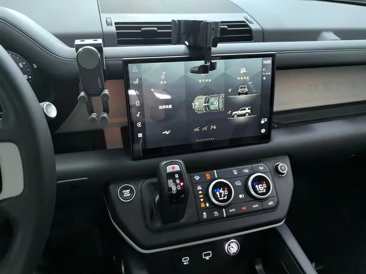 Land Rover Defender 2023 Model 90 3.0T P400 XS фото 7