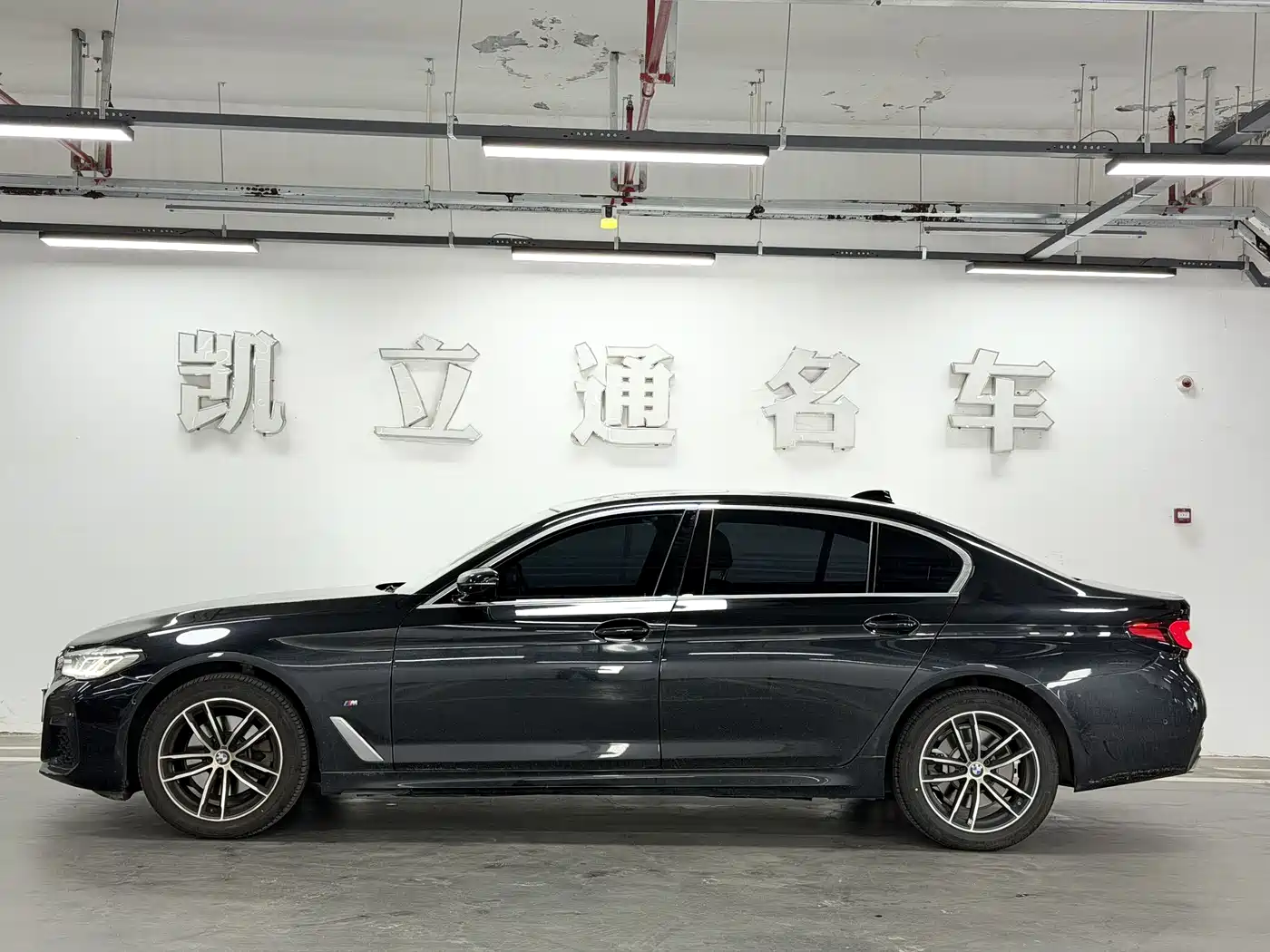 BMW 5 Series 2022 Model Second Facelift 525Li M Sport Package фото 3