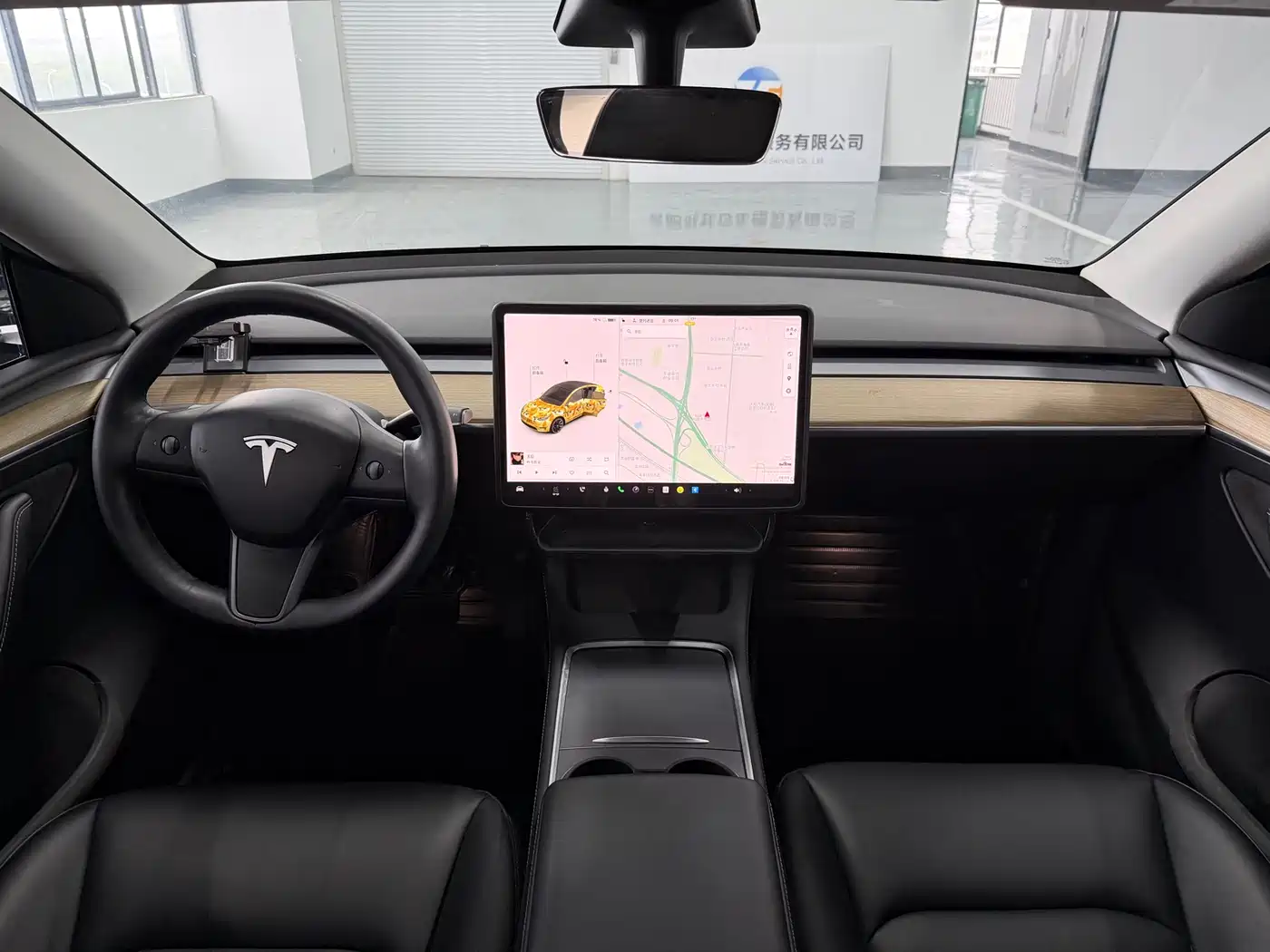 TESLA MODEL Y