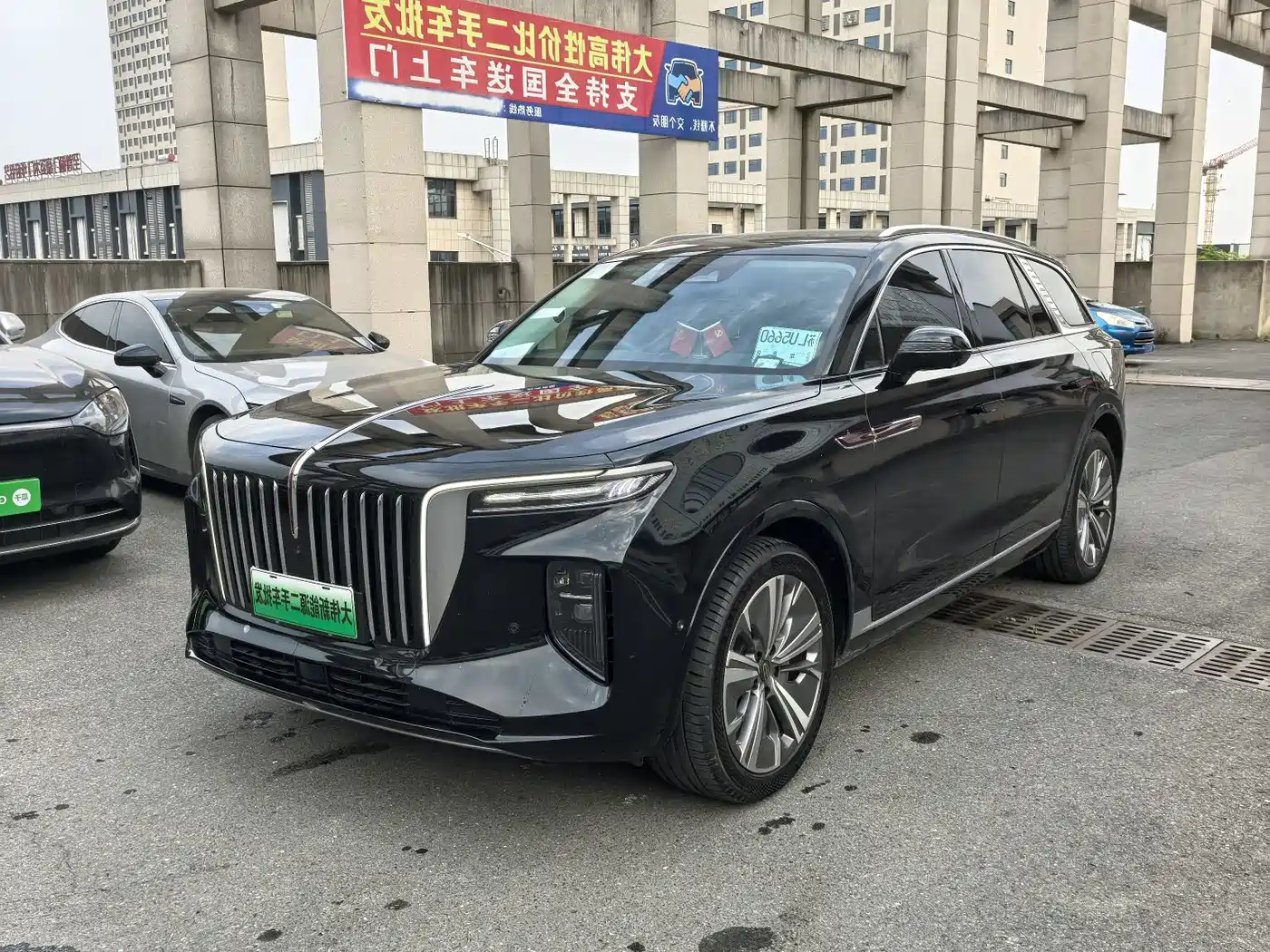 Hongqi E-HS9 2022 660km Qi Chang Edition (6-seater)