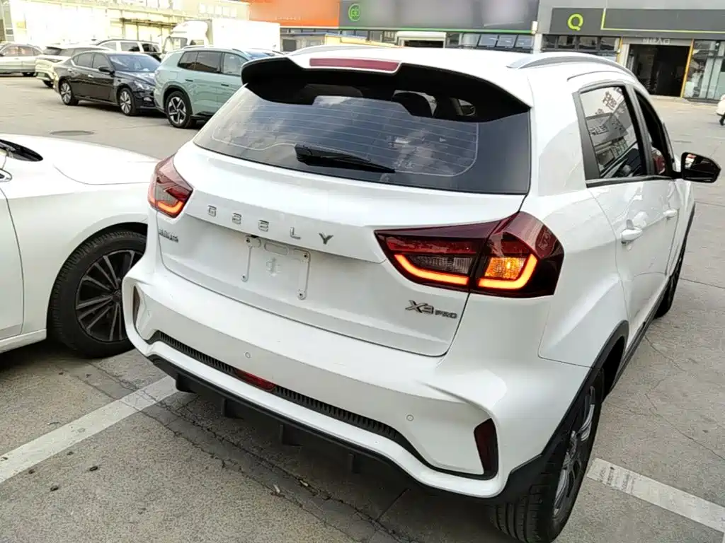 Фото 7 - Geely Vision X3