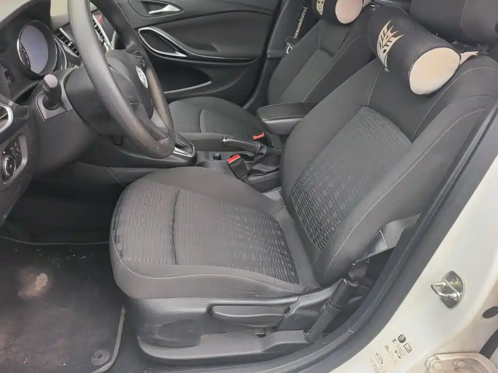 Photo 11 - Buick Verano