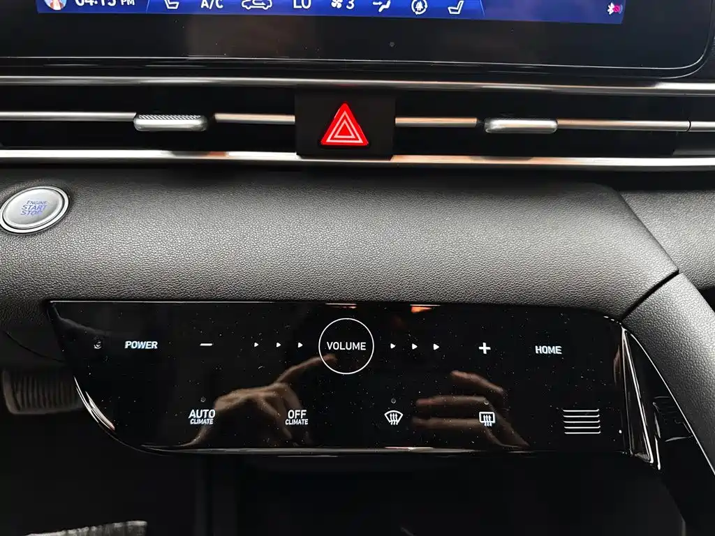 Hyundai Elantra 2021 1.5L CVT LUX Premium Edition фото 15