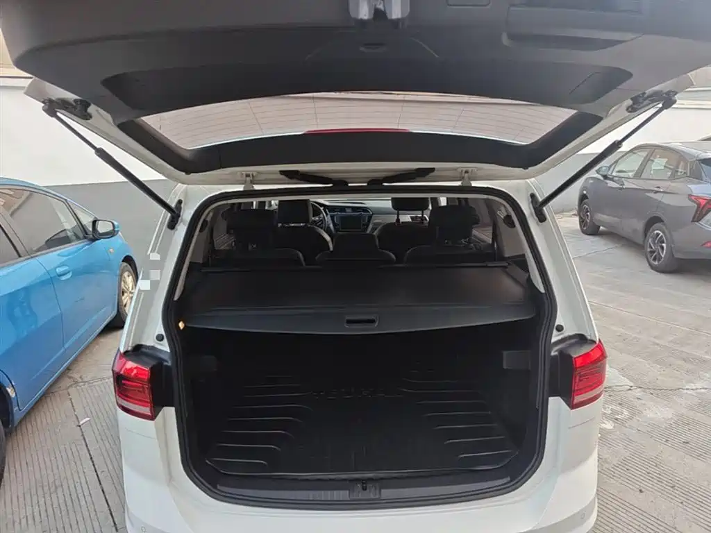 Volkswagen Touran 2018 Touran L 280TSI DSG Comfort 7-seater China V фото 19