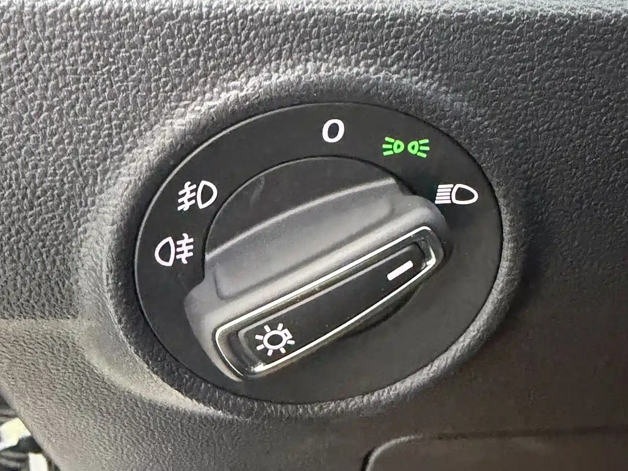 VOLKSWAGEN T-ROC EXPLORING SONGS