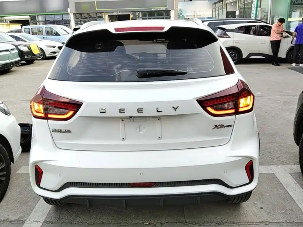 Фото 6 - Geely Vision X3