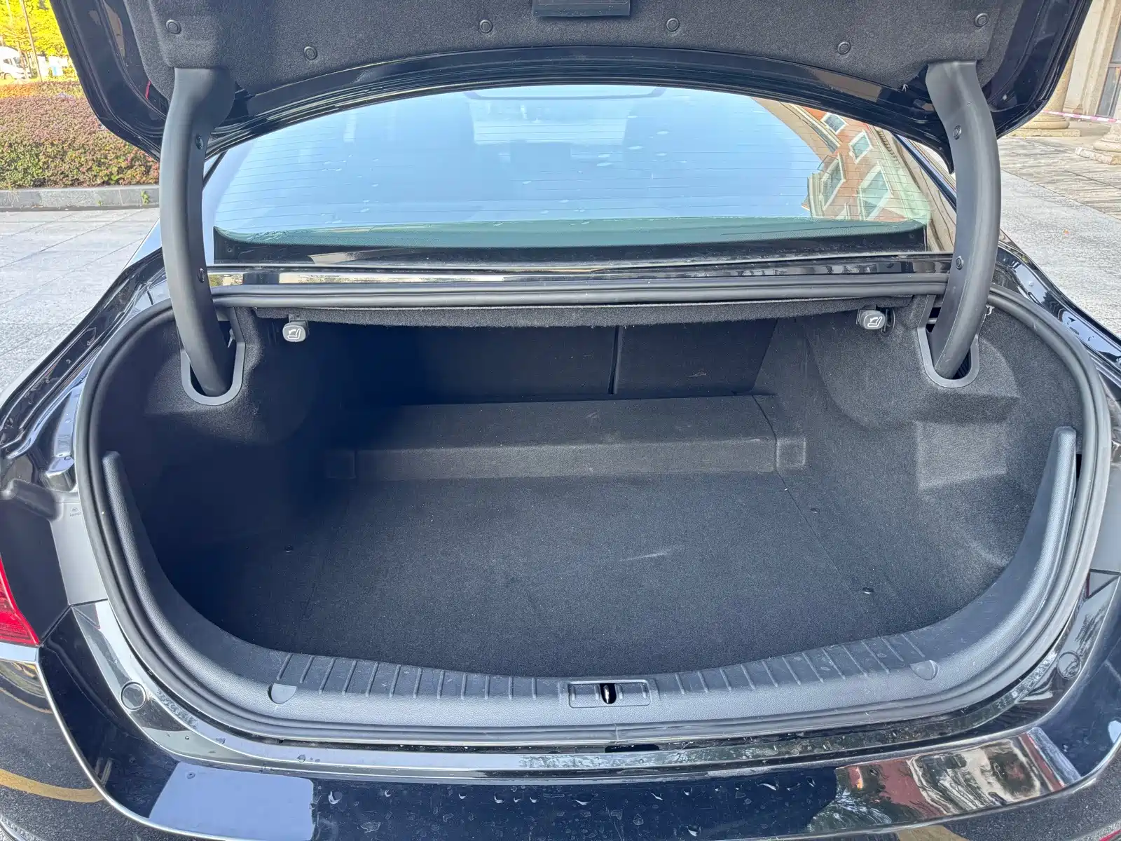 Фото 32 - Hongqi H5