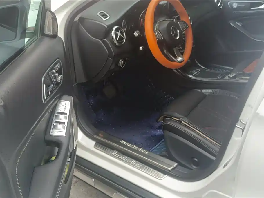 Mercedes-Benz GLA 2018 GLA 200 Dynamic фото 9