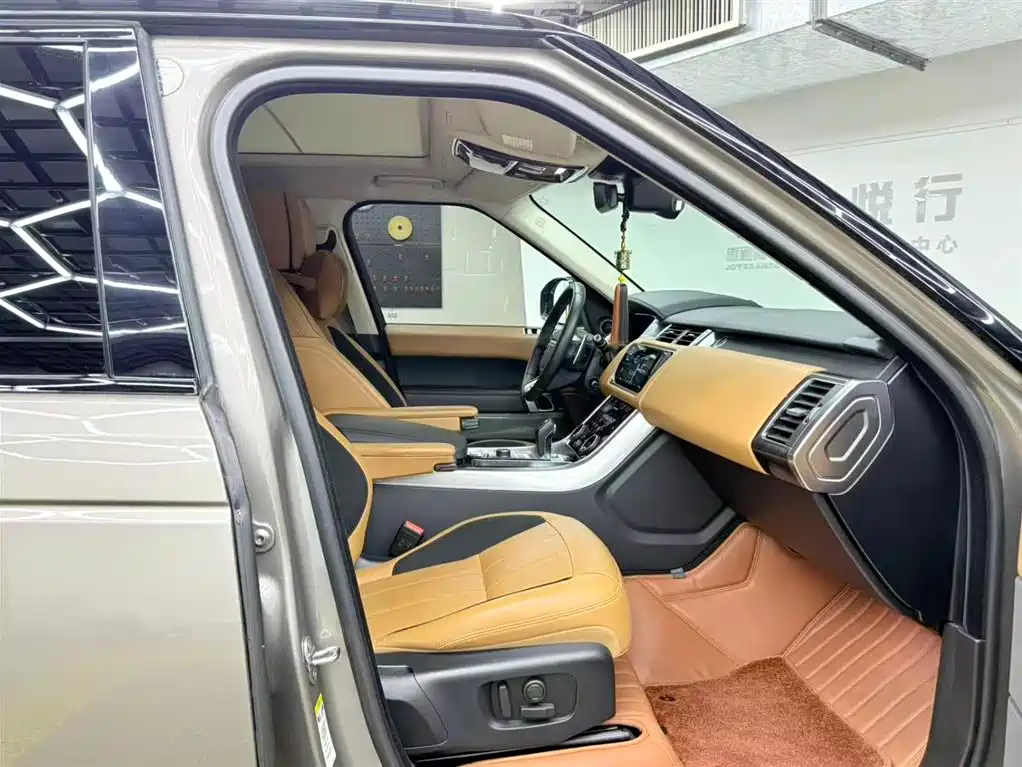 Land Rover Range Rover Sport 2021 3.0 L6 Gloss Black Edition фото 5
