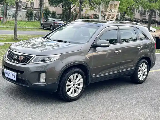 Kia Sorento 2012 2.4L Gasoline Luxury Edition
