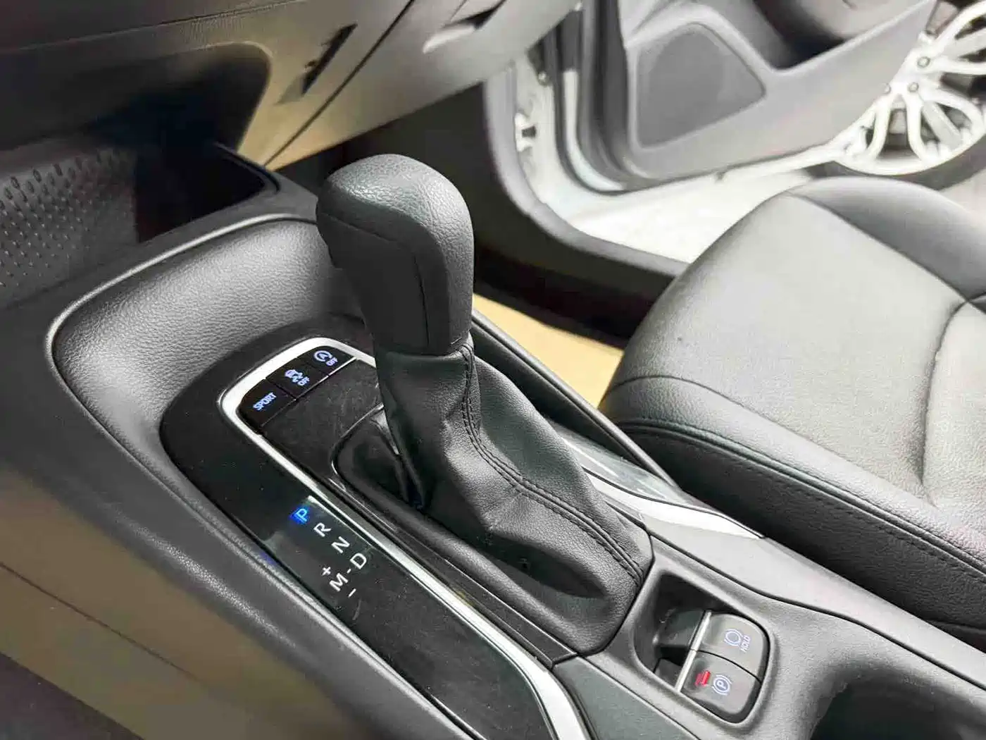 Toyota Levin 2022 185T CVT Luxury Edition фото 12