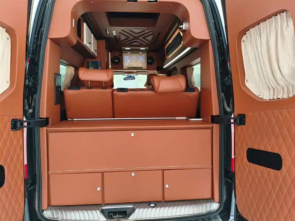 Ford Transit 2021 2021 Model 2.0T Gasoline Auto Premium Operating Business Travel Medium Wheelbase Medium Roof 7-Seater China VI