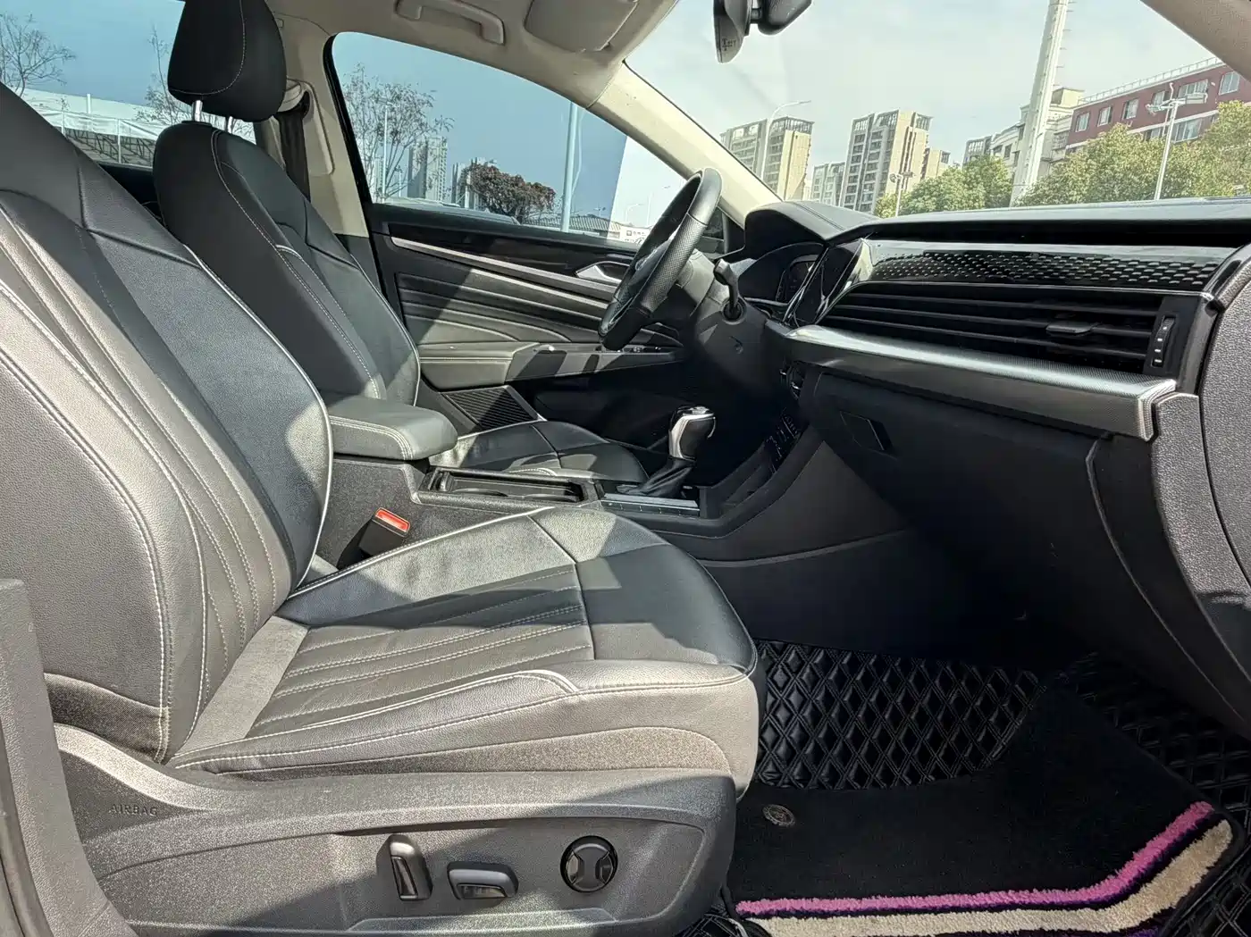 Volkswagen Passat 2022 330TSI Starlight Elite Edition фото 16