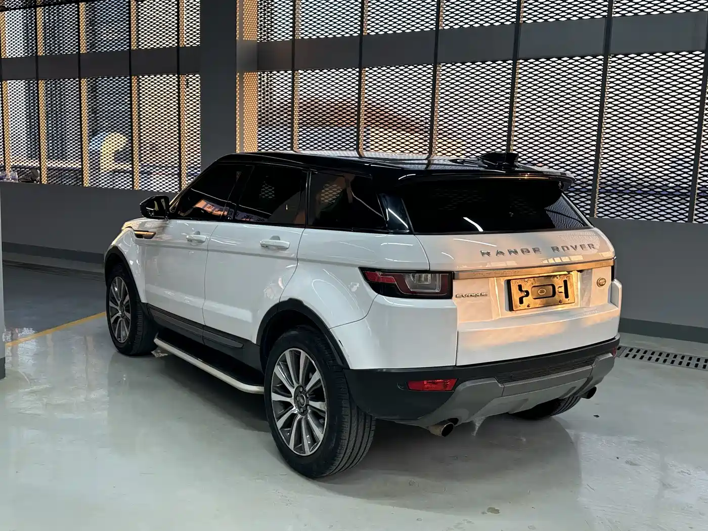 Land Rover Range Rover Evoque 2017 2.0T SE Smart Shine Edition фото 5