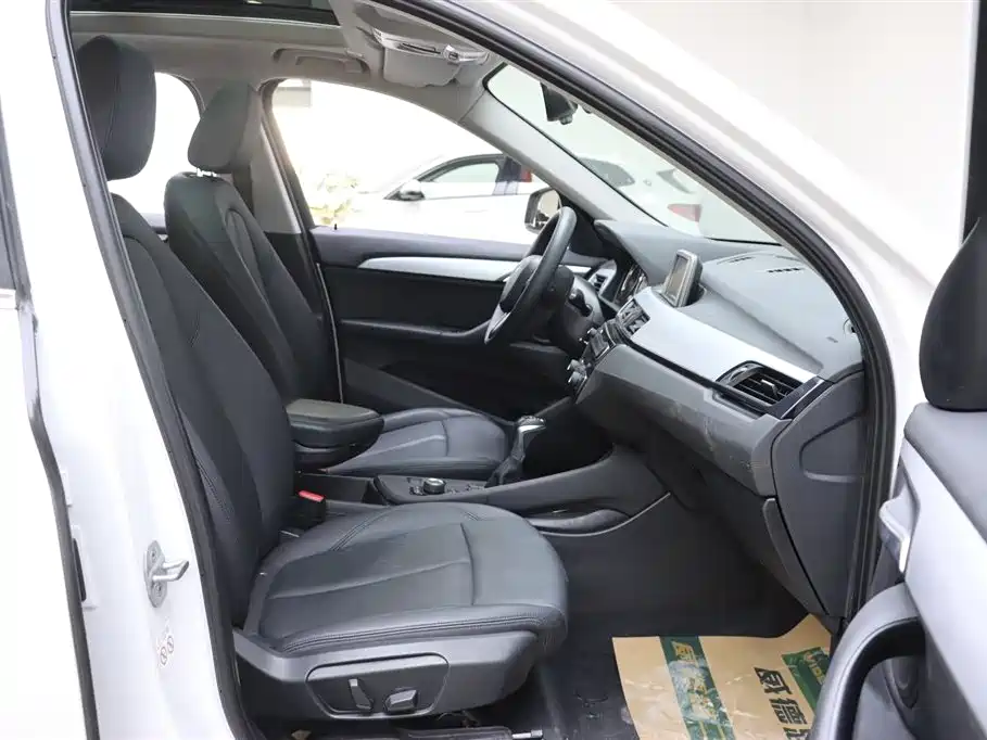 BMW X1 2019 sDrive18Li Fashion Model фото 20