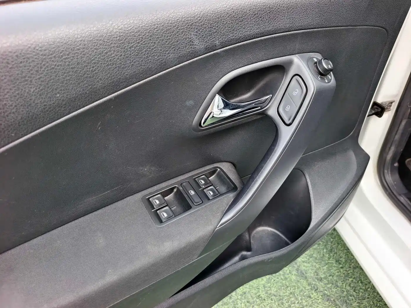 Volkswagen Polo 2016 1.6L Automatic Comfort фото 11