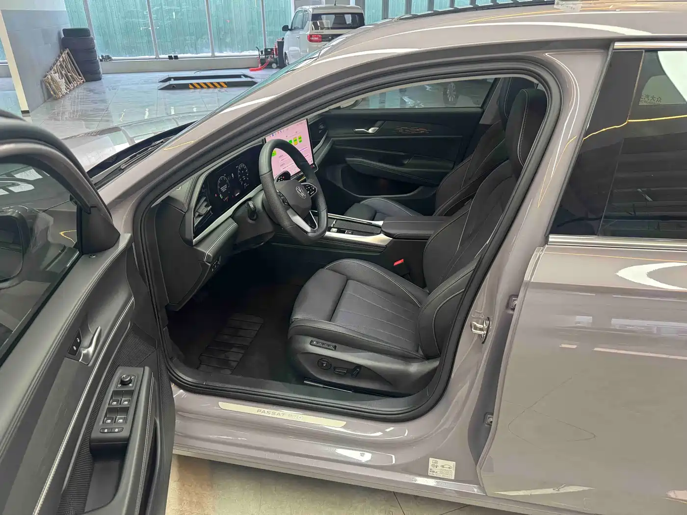 Volkswagen Passat 2025 Pro 380TSI Dragon Prestige Edition фото 3