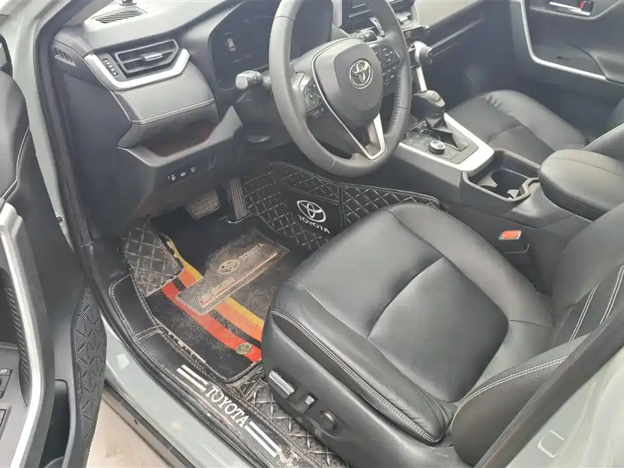Toyota RAV4 Rongfang 2020 2.0L CVT 4WD Premium Edition фото 9