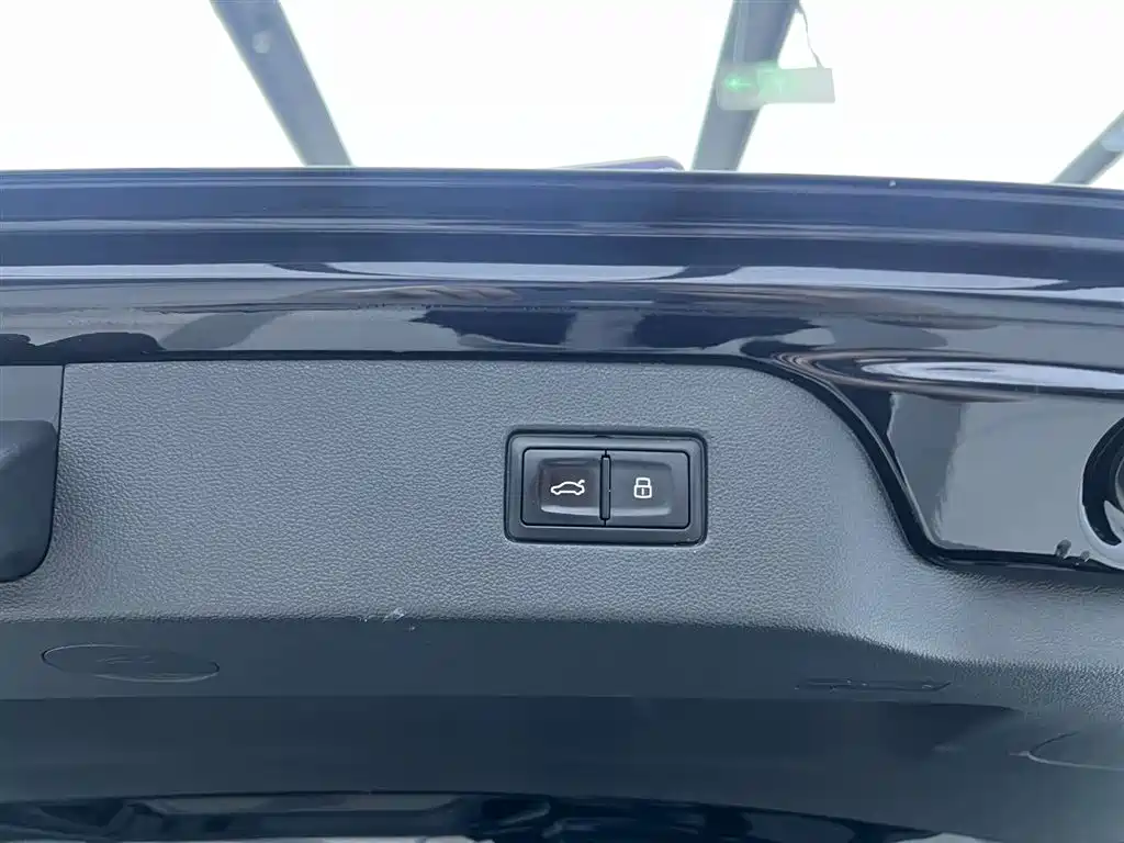 Volkswagen Passat 2023 330TSI Starlight Elite Edition фото 12